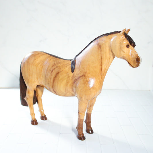 Caballo tallado grande
